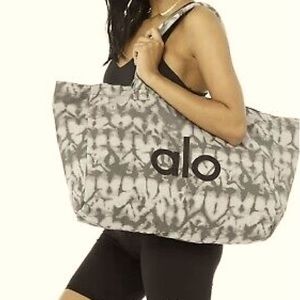 Alo Yoga Iconic Shopper Tote Bag